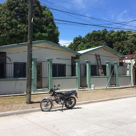 Elizabeth Enchantments Apartment La Ceiba Exterior photo