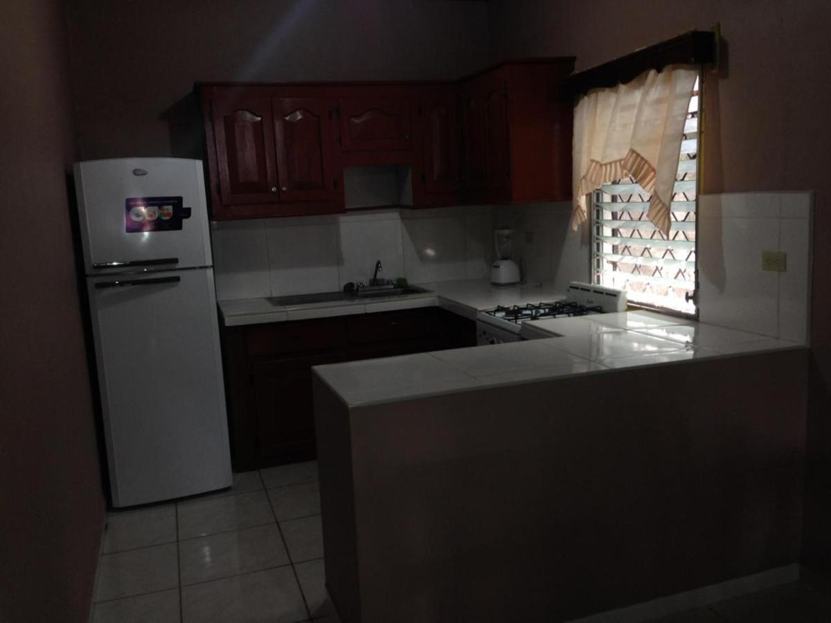 Elizabeth Enchantments Apartment La Ceiba Exterior photo