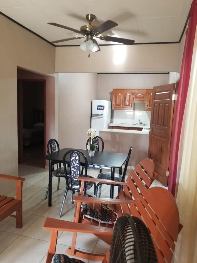 Elizabeth Enchantments La Ceiba Exterior photo