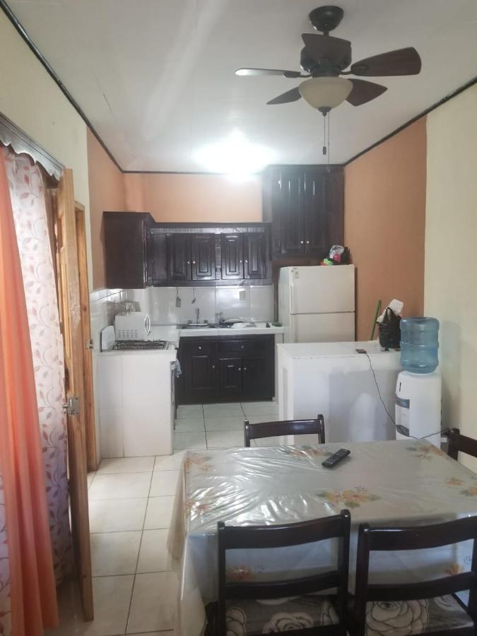 Elizabeth Enchantments Apartment La Ceiba Exterior photo